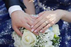 京都で取り扱いしている結婚指輪の作り方は「鋳造製法」と「鍛造製法」の2種類あります。ほとんどのファッションジュエリーやチェーン店系のブライダル店の結婚指輪は「鋳造（ちゅうぞう）製法」で作られています。