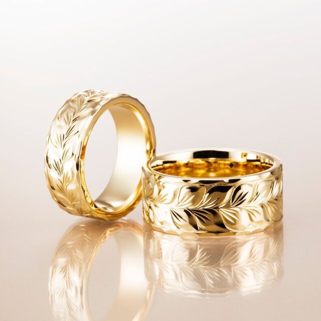 結婚指輪専門ハワイアンジュエリーMakana(マカナ)

🌿ハワイ手彫り150年の伝統

結婚指輪でハワイアンジュエリーはずっと着けられるか不安ですか？

ハワイアンジュエリーには150年続いてきた歴史があります。これは伝統と文化であり、流行り廃りはありません。

結婚指輪としては、一見派手に見えて長く着用できるかという不安があるかもしれませんが、歴史や文化は無くなることがないので安心して長く着用していただけます。

また、ハワイアンジュエリー自体に「大切な人への贈り物」「愛情の象徴という意味や、彫り模様にも結婚するおふたりに相応しい素敵な意味があります。

相手を想う気持ちを忘れずに、意味のある結婚指輪を選んではいかがでしょうか。

#hawaiianjewelry#marriagering#マリッジリング#結婚指輪#エンゲージリング#婚約指輪#エタニティリング#ハワイアンジュエリー#ハワイアンジュエリーマカナ#結婚指輪マカナ#重ねづけ#重ねづけリング#プレ花嫁#花嫁#marry花嫁#指輪探し#指輪選び#指輪探しデート#2023春婚#2022夏婚#2022秋婚#プロポーズ待ち#プロポーズリング#鍛造リング#ゼクシィ#alexiastam#アリシアスタン#セミオーダー#手作りリング#ハワイ手彫り