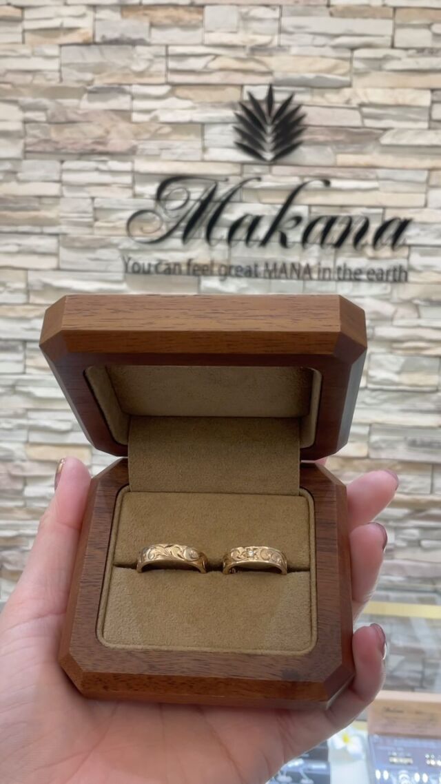 純国産のプレミアムハワイアンジュエリー💍ハワイアンジュエリーを結婚指輪の品質に作り変えたMakanaふたりで選ぶセミオーダーは他と被りたくないこだわりを形にする世界に一組の結婚指輪がてきあがります。#ハワイアンジュエリー結婚指輪#ハワイアンジュエリー#婚約指輪 #結婚指輪#マリッジリング#エンゲージリング#オーダーメイド#鍛造リング#プロポーズ#婚約指輪探し#結婚指輪探し#結婚式準備#プレ花嫁#2024夏婚 #2024秋婚