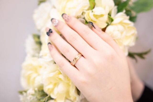 純国産のプレミアムハワイアンジュエリー💍
取り扱い店舗は公式HPよりご確認下さい😊
ハワイアンジュエリーを
結婚指輪の品質に作り変えたMakana

ふたりで選ぶセミオーダーは
他と被りたくないこだわりを形にする
世界に一組の結婚指輪がてきあがります。

#ハワイアンジュエリー結婚指輪
#ハワイアンジュエリー
#婚約指輪 #結婚指輪
#マリッジリング
#エンゲージリング
#オーダーメイド
#鍛造リング
#プロポーズ
#婚約指輪探し
#結婚指輪探し
#結婚式準備
#プレ花嫁
#2024夏婚 
#2024秋婚