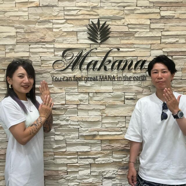 奈良市・城陽市よりご来店のおふたり様🌟garden京都でマカナの指輪をオーダー頂いたお客様の声📢
「2年記念の日にサプライズで予約して来店しました。好きなハワイアンジュエリーの指輪が欲しくてnet検索でgarden京都さんを知りました。色々な物を試着、拝見しましたが彫りの柄などか^_^違うくてマカナ一択に！これからも宜しくお願いします。素敵な指輪を選べて良かったです!』
#ハワイアンジュエリー結婚指輪
#ハワイアンジュエリー
#婚約指輪 #結婚指輪
#マリッジリング
#エンゲージリング
#オーダーメイド
#鍛造リング
#プロポーズ
#婚約指輪探し
#結婚指輪探し
#結婚式準備
#プレ花嫁
#2024夏婚 
#2024秋婚

@garden_kyoto_