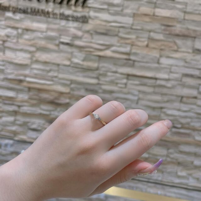 純国産のプレミアムハワイアンジュエリー💍
取り扱い店舗は公式HPよりご確認下さい😊
ハワイアンジュエリーを
結婚指輪の品質に作り変えたMakana

ふたりで選ぶセミオーダーは
他と被りたくないこだわりを形にする
世界に一組の結婚指輪がてきあがります。

#ハワイアンジュエリー結婚指輪
#ハワイアンジュエリー
#婚約指輪 #結婚指輪
#マリッジリング
#エンゲージリング
#オーダーメイド
#鍛造リング
#プロポーズ
#婚約指輪探し
#結婚指輪探し
#結婚式準備
#プレ花嫁
#2024夏婚 
#2024秋婚