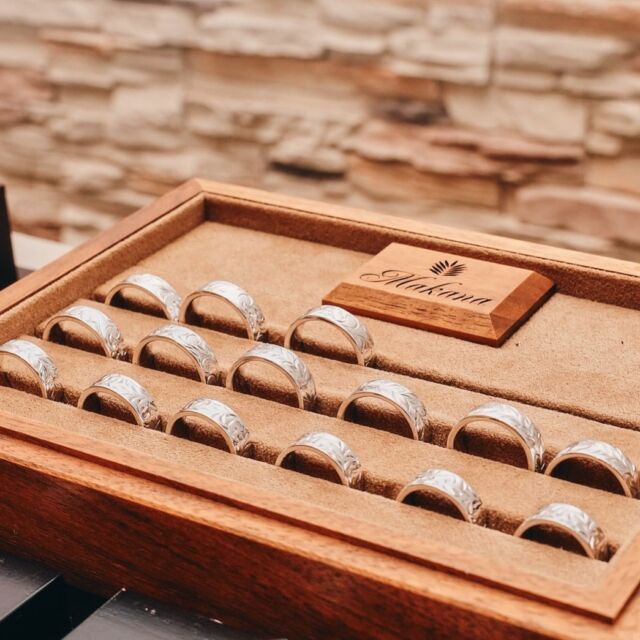 純国産のプレミアムハワイアンジュエリー💍
ハワイアンジュエリーを
結婚指輪の品質に作り変えたMakana

ふたりで選ぶセミオーダーは
他と被りたくないこだわりを形にする
世界に一組の結婚指輪がてきあがります。

#ハワイアンジュエリー結婚指輪
#ハワイアンジュエリー
#婚約指輪 #結婚指輪
#マリッジリング
#エンゲージリング
#オーダーメイド
#鍛造リング
#プロポーズ
#婚約指輪探し
#結婚指輪探し
#結婚式準備
#プレ花嫁
#2025夏婚 
#2025秋婚
#ハワイ #沖縄 #宮古島 
#リゾートウェディング

<店舗のご案内>
マカナ本店　
@garden_shinsaibashi (心斎橋:Shinsaibashi)
.
@gracis_jewelry (札幌:Sapporo)
.
@gracis_hassamu (札幌発寒:Hassamu)
.
@maebara.hachinohe (八戸:Hachinohe)
.
@wedy_bridal (宮城　仙台　山形:Miyagi Yamagata)
.
@opera.kinbido (郡山:Koriyama )
.
@opera.iwaki (いわき鹿島:iwaki)
.
@tompkins_sano_jewelry (栃木:Tochigi )
.
@tompkins_mito (水戸:Mito)
.
@isshindo_bridal_ibaraki (つくば:Tsukuba)
.
@jkplanet.jewelry (銀座　表参道　栄 
Ginza Omotesando Sakae )
.
@brooch__0007 (新潟:Nigata)
.
@isshindo_bridal (長野　松本　飯田
Nagano Matsumoto Iida)
.
@aoba_jewelry (富山:Toyama)
.
@d.carat_kanazawa_jewelry (金沢:Kanazawa)
.
@j_paris_bridal (福井:Fukui )
.
@lucirkbridal (浜松:Hamamatsu)
.
@diamond.jewelry.tiara (静岡:Shizuoka)
.
@sophyferiekisogawa (木曽川:kisogawa )
. 
@garden_kyoto_ (京都:Kyoto)
.
@clear_suzuka_bridal (鈴鹿:Suzuka)
.
@noblecourt_touin (東員:Toin)
.
@garden_honten (岸和田:Kishiwada)
.
@garden_umeda (梅田:Umeda)
.
@minoru_kuzuha (くずは:Kuzuha)
.
@garden_himeji (姫路:Himeji)
.
@garden_kobe (神戸:Kobe)
.
@minoru_kusatsu (草津:Kusatsu)
.
@minoru_oumihachiman (近江八幡:Oumihachiman)
.
@minoru_youkaichi (八日市:Youkaichi)
.
@condotti_niwaka_bridal_salon (和歌山:Wakayama)
.
@laube_bridal (出雲:Izumo)
.
@vanilla_fukuyama (福山:Fukuyama)
.
@vanilla_hiroshima (広島:Hiroshima)
.
@eye_eye_isuzu_east_bridal (高松:Takamatsu)
.
@jewelrysakaguchi (福岡:Fukuoka)
.
@yama46tokeiten_bridal (那覇　北谷:Naha Chatan)