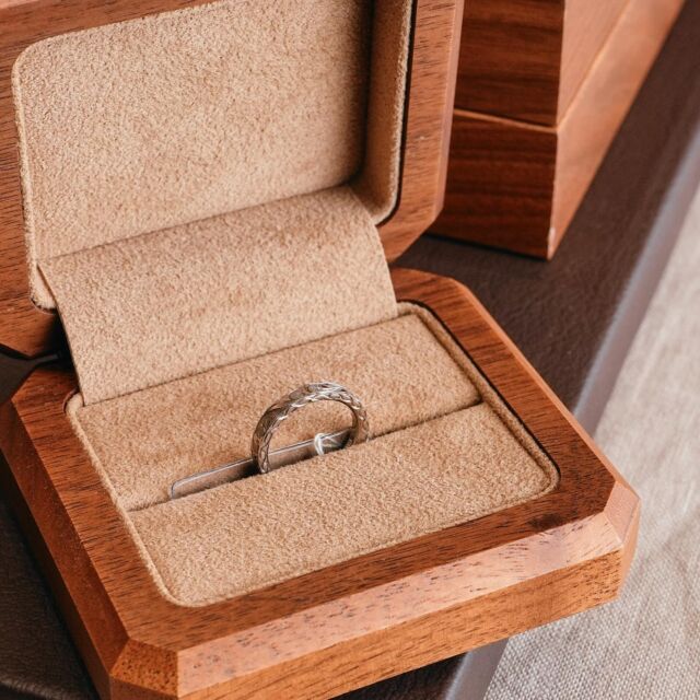 Makanaの結婚指輪🌺オーダーメイドのハワイアンジュエリー🌊人と被りたくないおしゃれな結婚指輪をお探しの方にぜひおすすめです🫧#ハワイアン #ハワイアンジュエリー #ハワイアンジュエリー💍 #ハワイアンジュエリー結婚指輪 #結婚指輪探し #結婚指輪オーダー純国産のプレミアムハワイアンジュエリー💍ハワイアンジュエリーを結婚指輪の品質に作り変えたMakanaふたりで選ぶセミオーダーは他と被りたくないこだわりを形にする世界に一組の結婚指輪がてきあがります。#ハワイアンジュエリー結婚指輪#ハワイアンジュエリー#婚約指輪 #結婚指輪#マリッジリング#エンゲージリング#オーダーメイド#鍛造リング#プロポーズ#婚約指輪探し#結婚指輪探し#結婚式準備#プレ花嫁#2025夏婚 #2025秋婚#ハワイ #沖縄 #宮古島 #リゾートウェディング<店舗のご案内>マカナ本店　@garden_shinsaibashi (心斎橋:Shinsaibashi).@gracis_jewelry (札幌:Sapporo).@gracis_hassamu (札幌発寒:Hassamu).@maebara.hachinohe (八戸:Hachinohe).@wedy_bridal (宮城　仙台　山形:Miyagi Yamagata).@opera.kinbido (郡山:Koriyama ).@opera.iwaki (いわき鹿島:iwaki).@tompkins_sano_jewelry (栃木:Tochigi ).@tompkins_mito (水戸:Mito).@isshindo_bridal_ibaraki (つくば:Tsukuba).@jkplanet.jewelry (銀座　表参道　栄 Ginza Omotesando Sakae ).@brooch__0007 (新潟:Nigata).@isshindo_bridal (長野　松本　飯田Nagano Matsumoto Iida).@aoba_jewelry (富山:Toyama).@d.carat_kanazawa_jewelry (金沢:Kanazawa).@j_paris_bridal (福井:Fukui ).@lucirkbridal (浜松:Hamamatsu).@diamond.jewelry.tiara (静岡:Shizuoka).@sophyferiekisogawa (木曽川:kisogawa ). @garden_kyoto_ (京都:Kyoto).@clear_suzuka_bridal (鈴鹿:Suzuka).@noblecourt_touin (東員:Toin).@garden_honten (岸和田:Kishiwada).@garden_umeda (梅田:Umeda).@minoru_kuzuha (くずは:Kuzuha).@garden_himeji (姫路:Himeji).@garden_kobe (神戸:Kobe).@minoru_kusatsu (草津:Kusatsu).@minoru_oumihachiman (近江八幡:Oumihachiman).@minoru_youkaichi (八日市:Youkaichi).@condotti_niwaka_bridal_salon (和歌山:Wakayama).@laube_bridal (出雲:Izumo).@vanilla_fukuyama (福山:Fukuyama).@vanilla_hiroshima (広島:Hiroshima).@eye_eye_isuzu_east_bridal (高松:Takamatsu).@jewelrysakaguchi (福岡:Fukuoka).@yama46tokeiten_bridal (那覇　北谷:Naha Chatan)